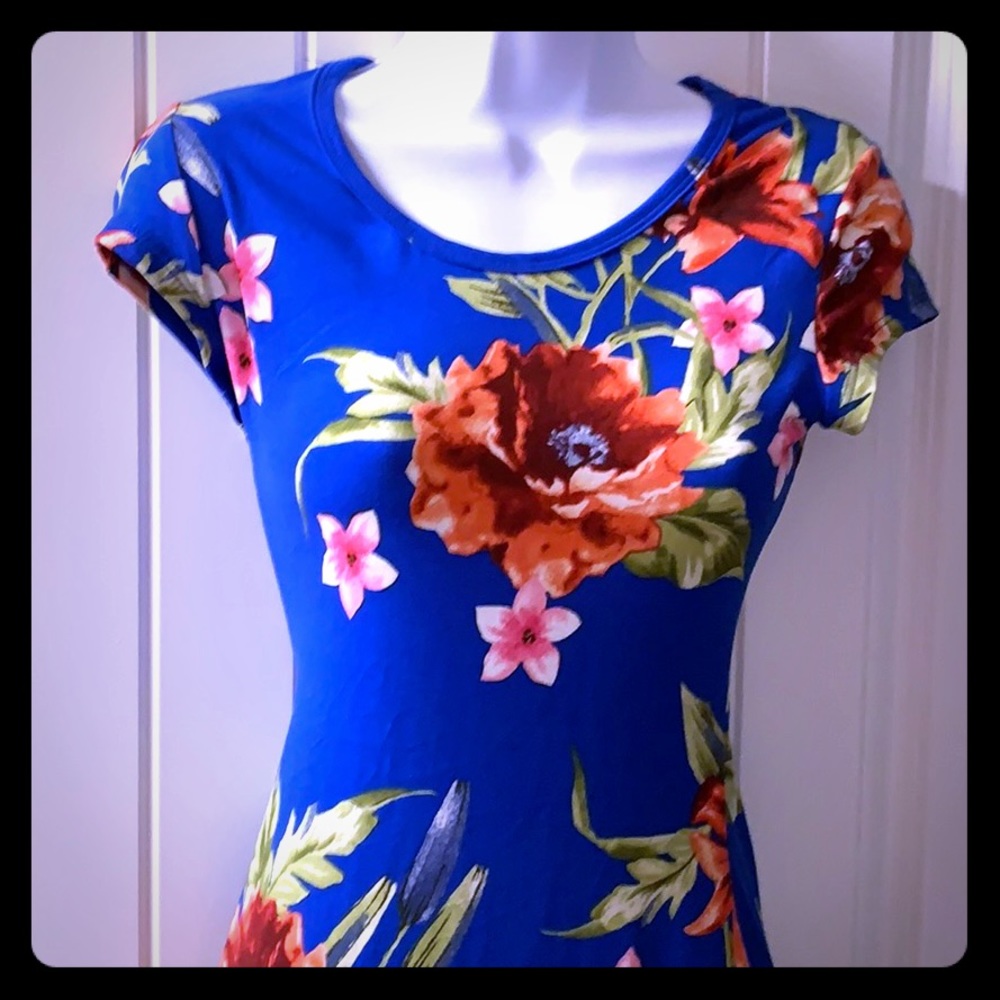Floral dress to knee tight fit